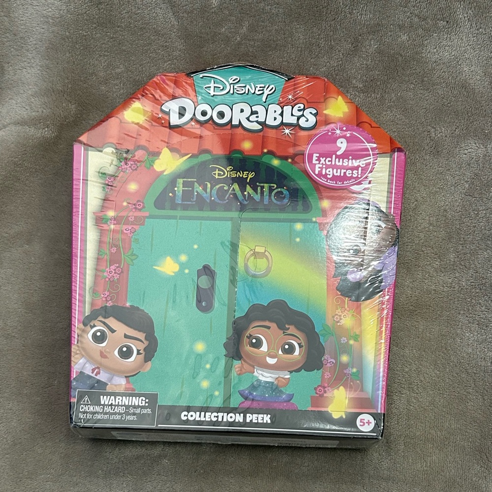 Disney Doorables Encanto Collection - Pink and Green Box